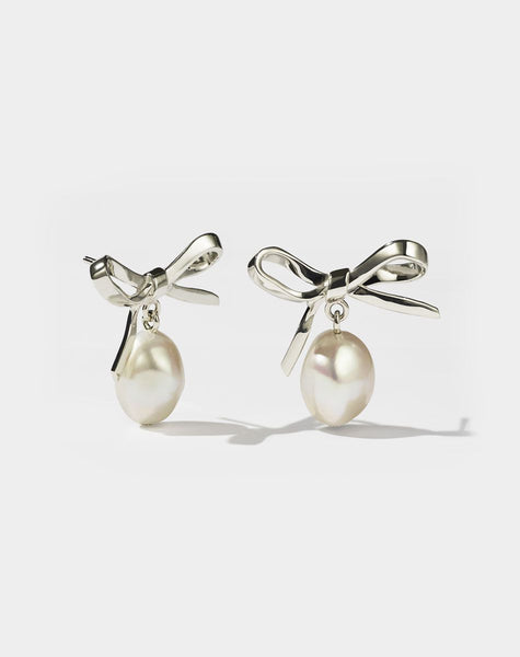 Meadowlark - Bow Pearl Studs SS